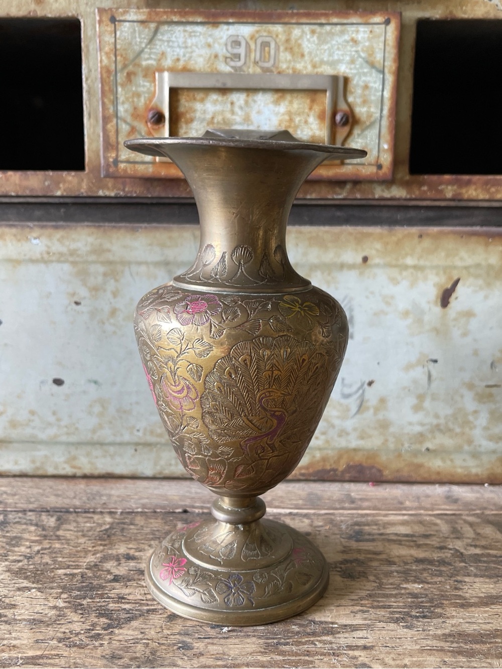 Vintage brass caved floral Accent Vase - Gold Finish〰️